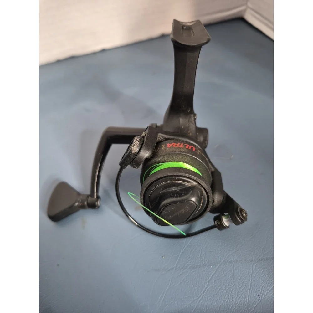 Shakespeare Ultra Lite 2500ULX Spinning Fishing Reel. Preowned.